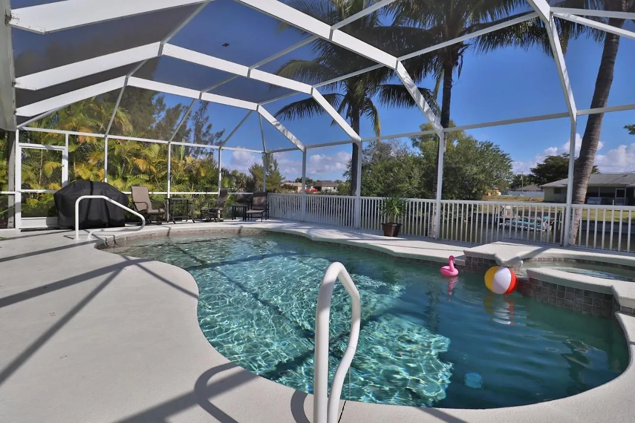 On The Canal With Private Pool! Holiday home *