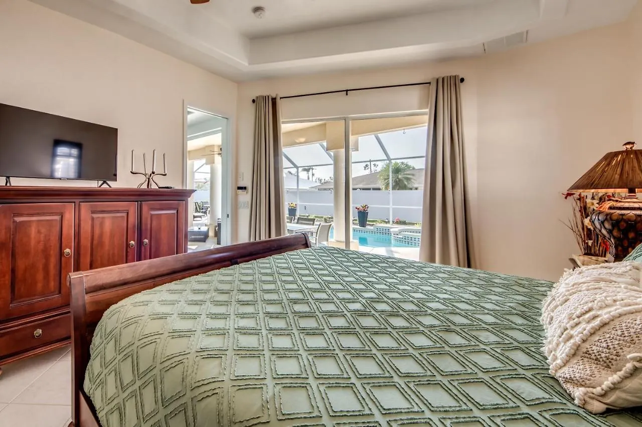 Villa-haze, Lots Of Privacy, Solar & Electric Heated Pool And Villa Cape Coral