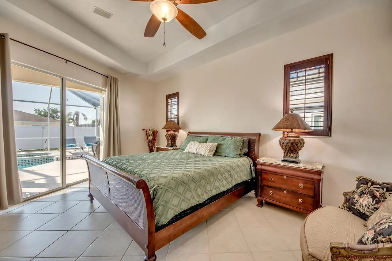 Villa-haze, Lots Of Privacy, Solar & Electric Heated Pool And Cape Coral