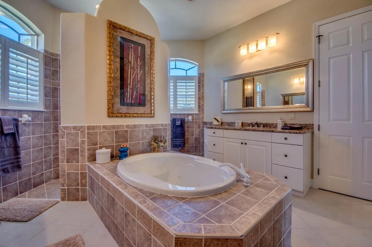 Villa Villa-haze, Lots Of Privacy, Solar & Electric Heated Pool And Cape Coral