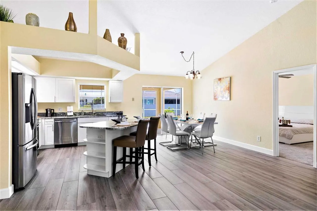 Villa Peaceful & Elegant With A Private Pool Cape Coral
