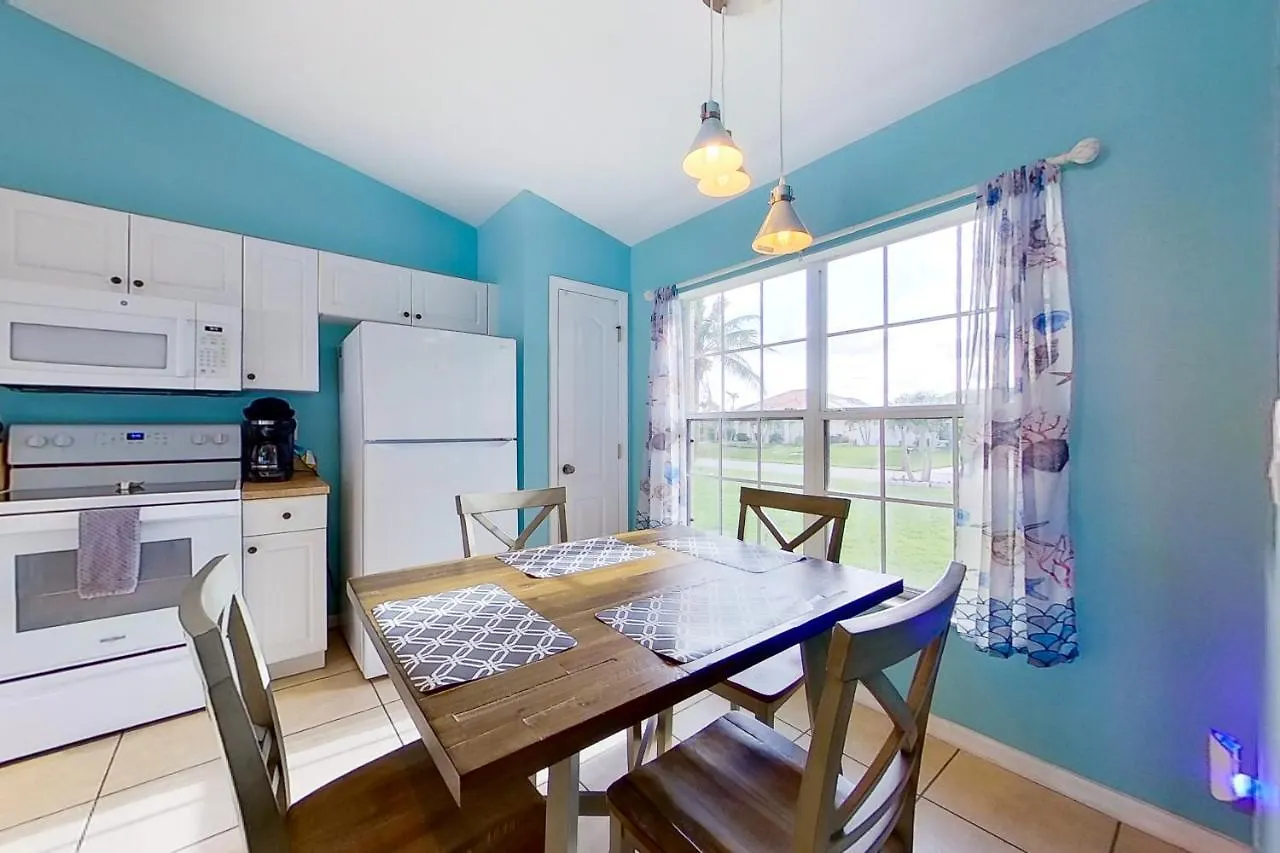 Poolside Serenity Holiday home Cape Coral
