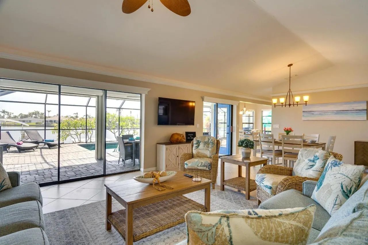 Waterfront With Pool And Gulf Access Holiday home Cape Coral