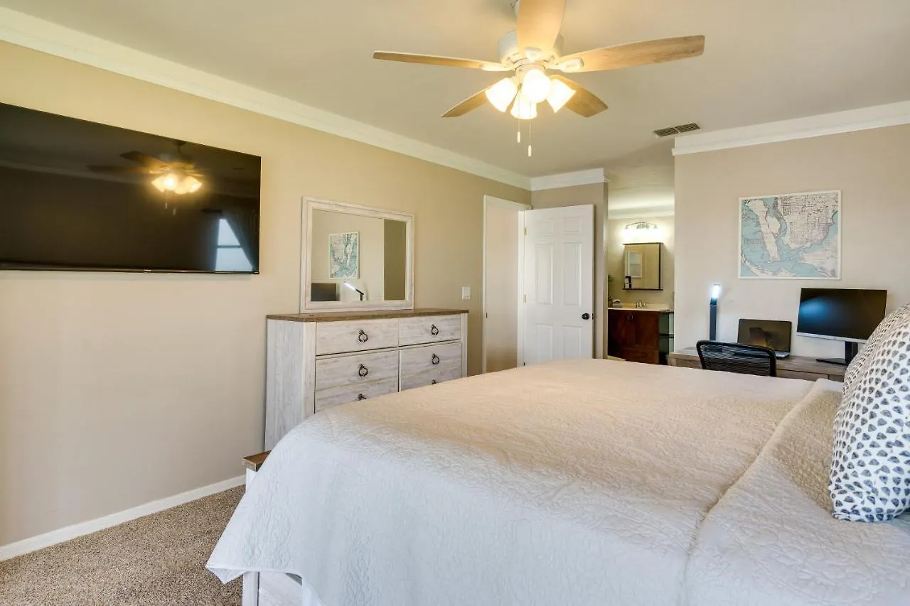 Holiday home Waterfront With Pool And Gulf Access Cape Coral