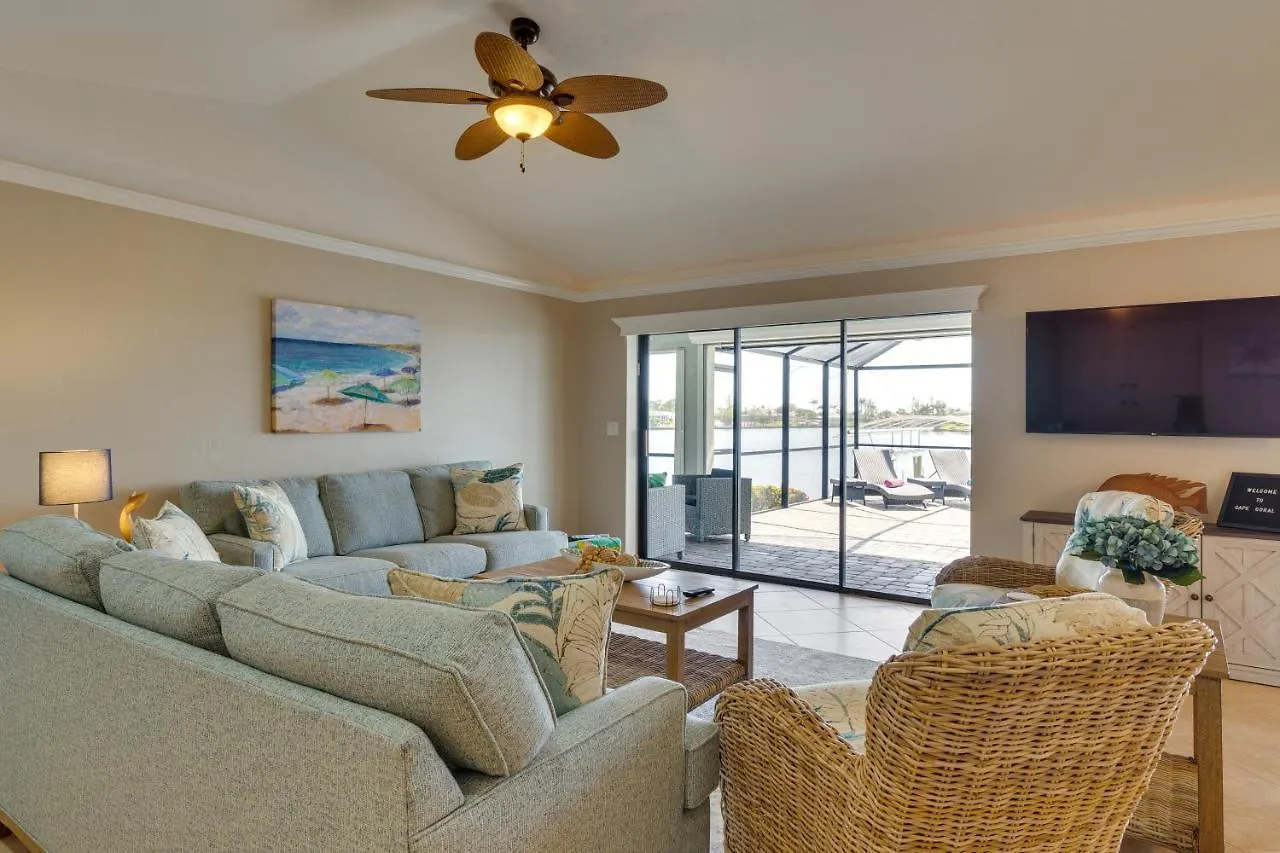 Holiday home Waterfront With Pool And Gulf Access Cape Coral