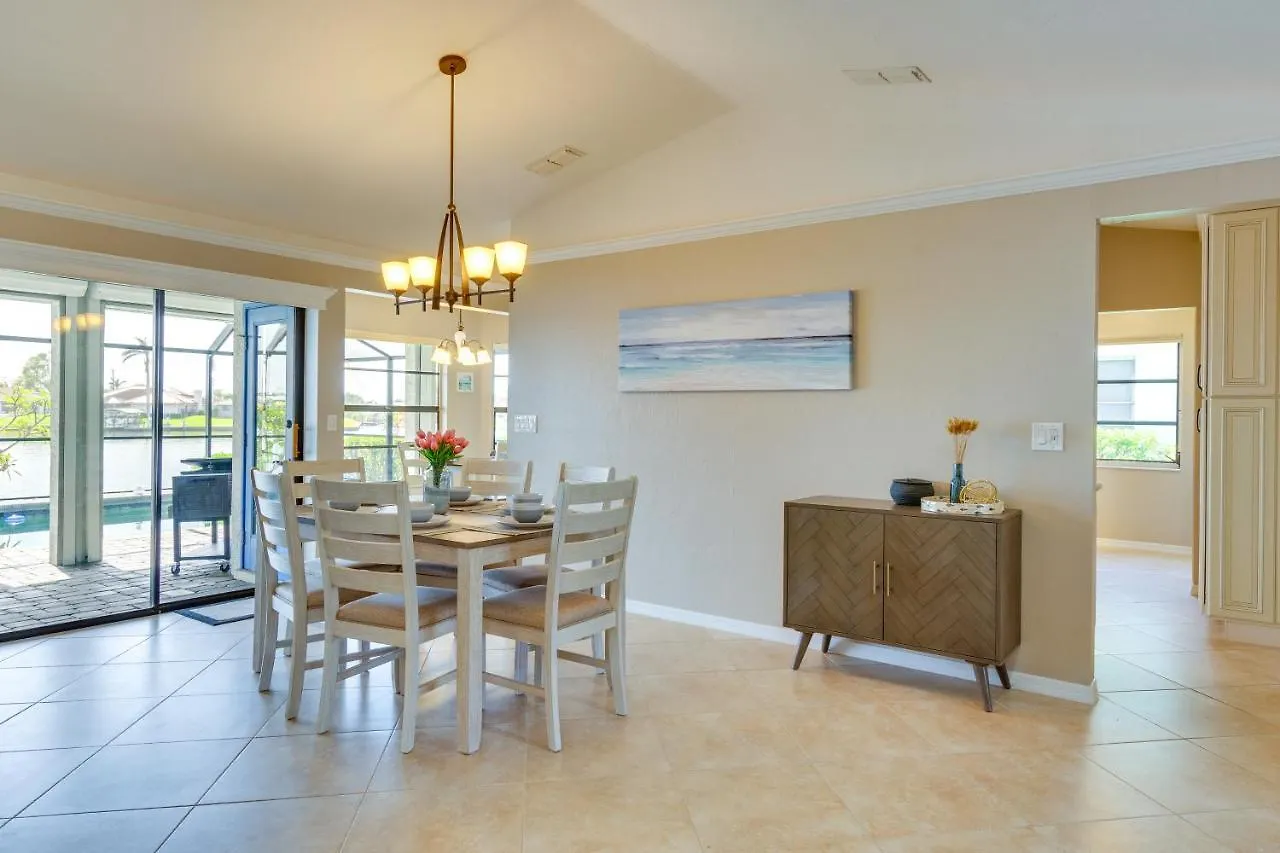 Holiday home Waterfront With Pool And Gulf Access Cape Coral