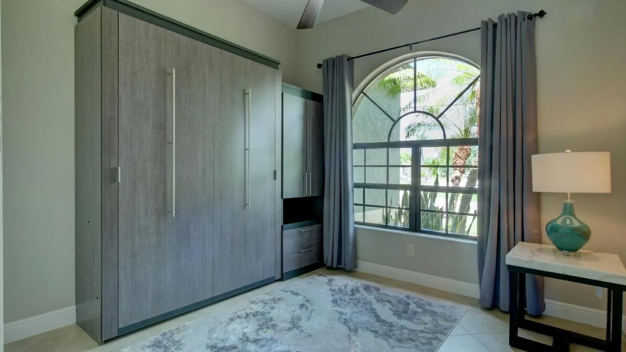 Holiday home Luxury Interior, Relaxing Balcony With Pool! Cape Coral
