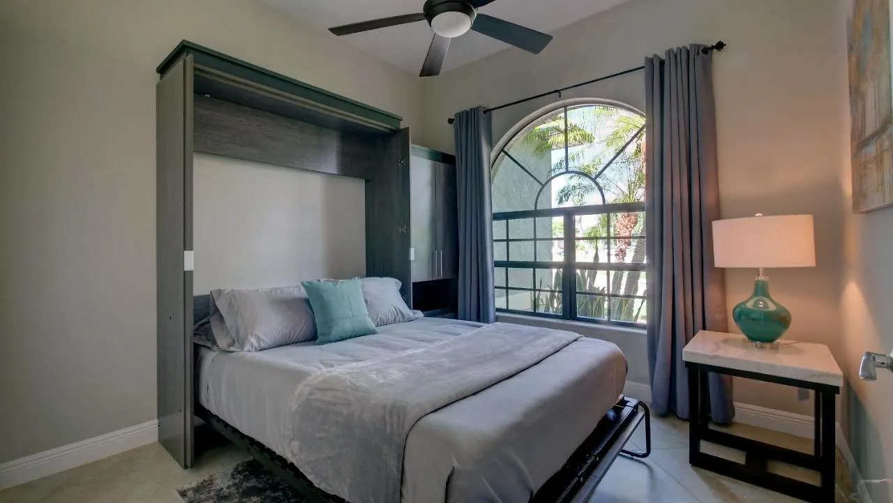 Luxury Interior, Relaxing Balcony With Pool! Holiday home Cape Coral