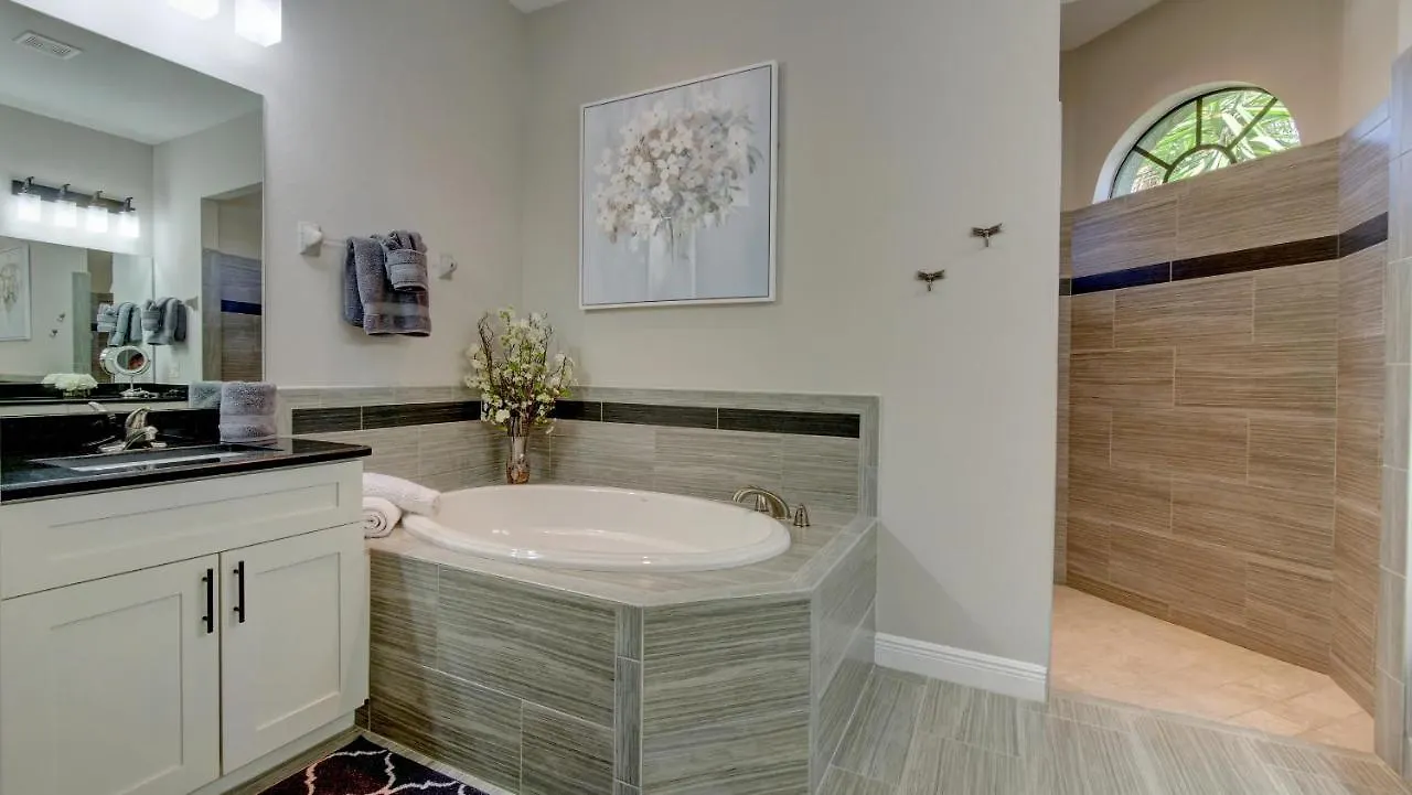 Holiday home Luxury Interior, Relaxing Balcony With Pool! *