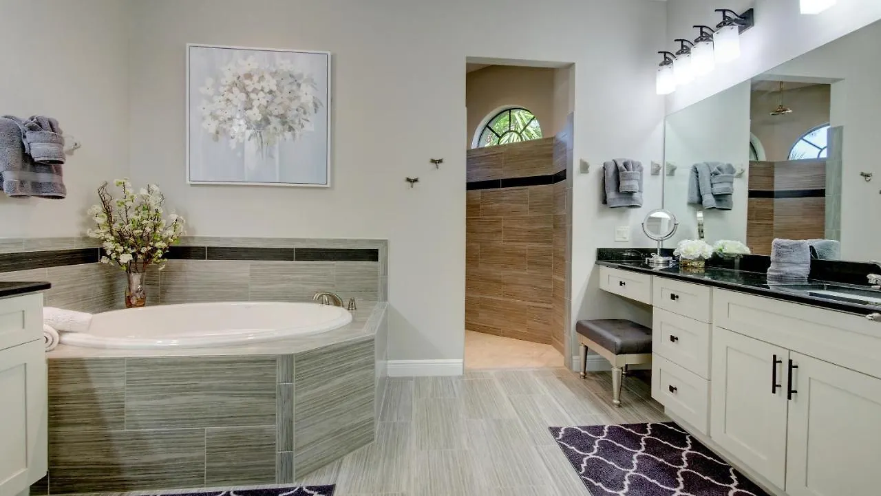 Luxury Interior, Relaxing Balcony With Pool! Holiday home *