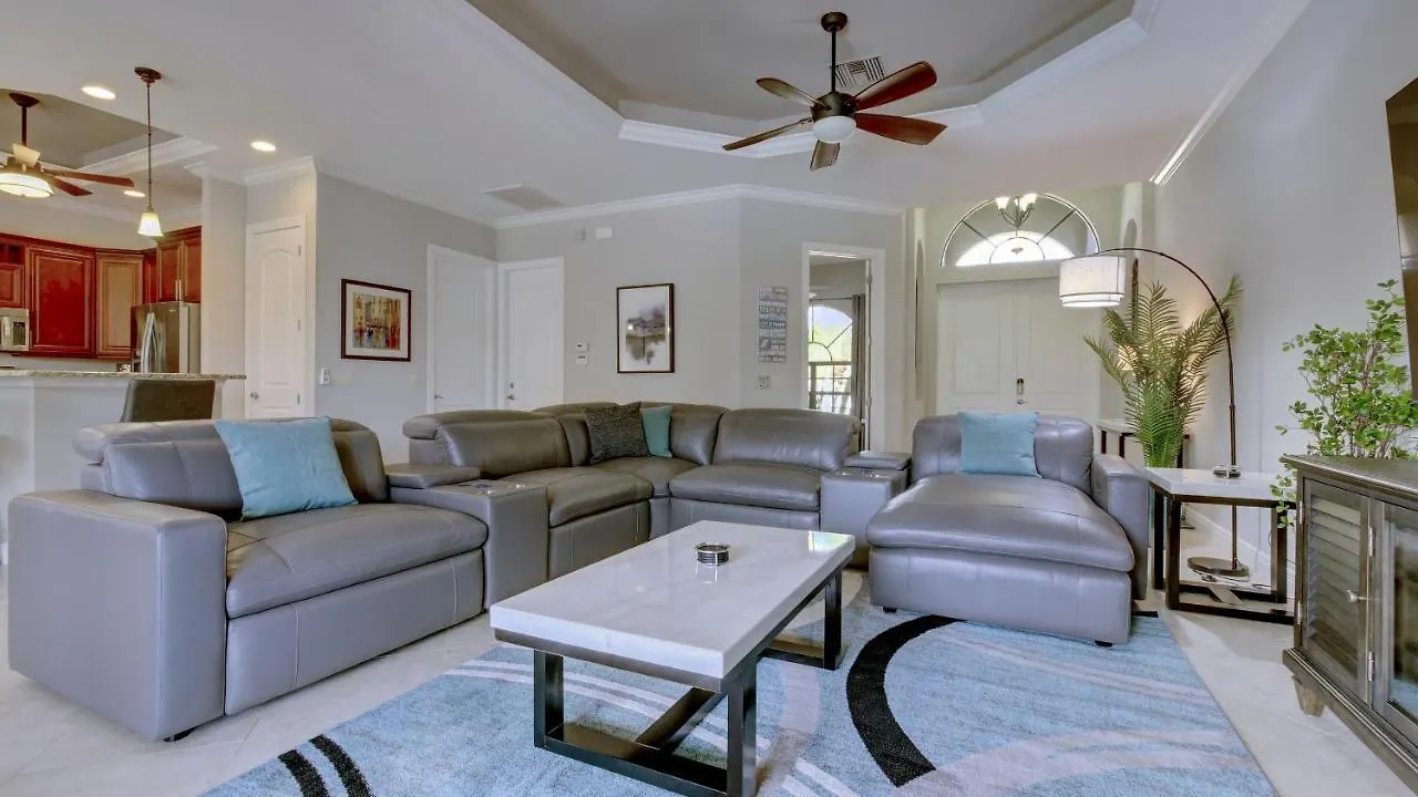 Holiday home Luxury Interior, Relaxing Balcony With Pool!