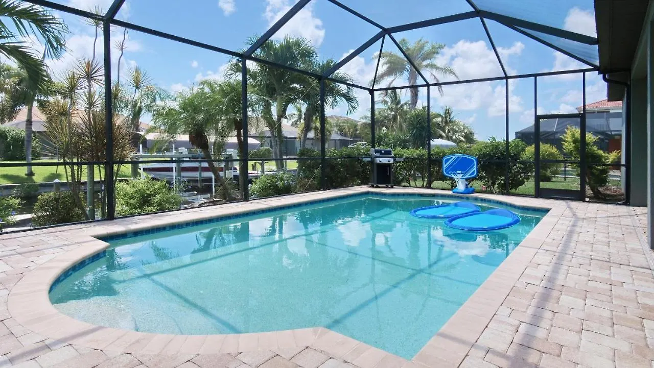 Luxury Interior, Relaxing Balcony With Pool! *