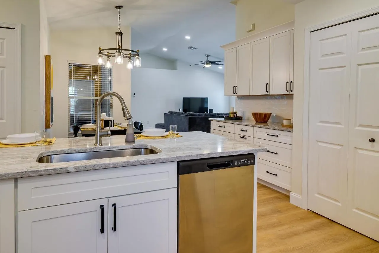 Pet-friendly Vacation With Lanai! * Cape Coral