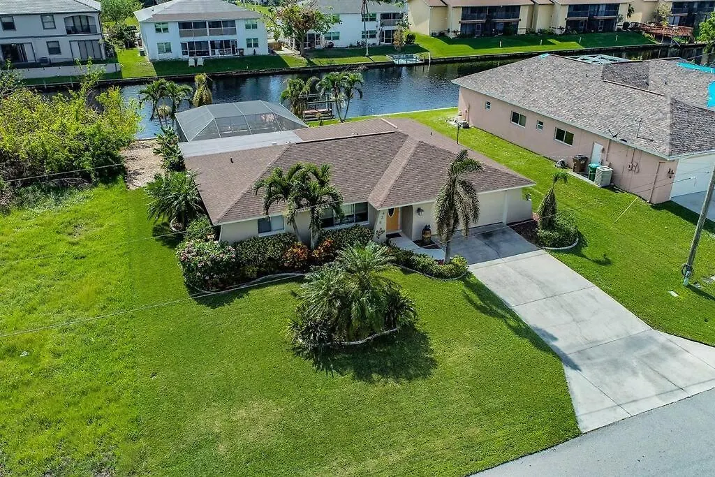 Sw Pool With Gulf Access Canal Villa