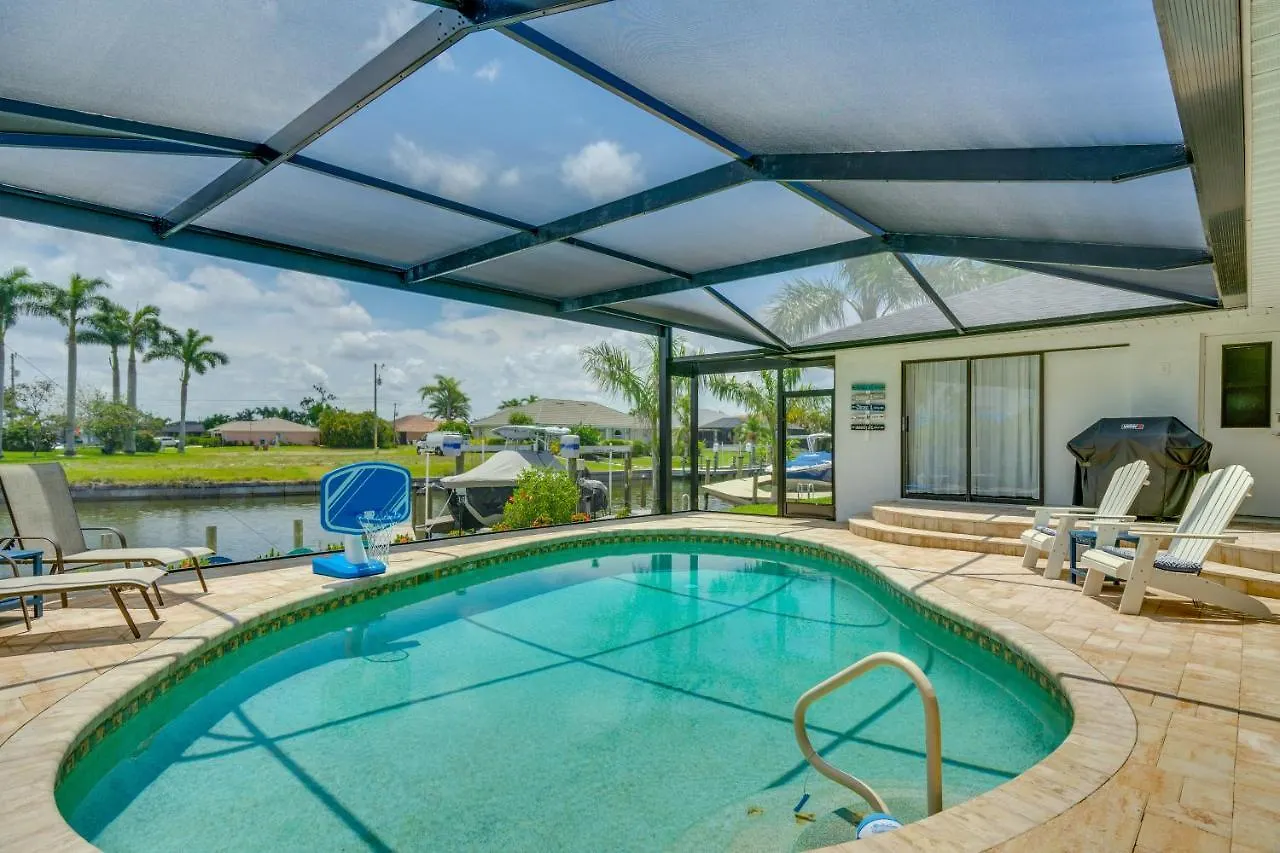 Holiday home Waterfront With Screened-in Private Pool! Cape Coral