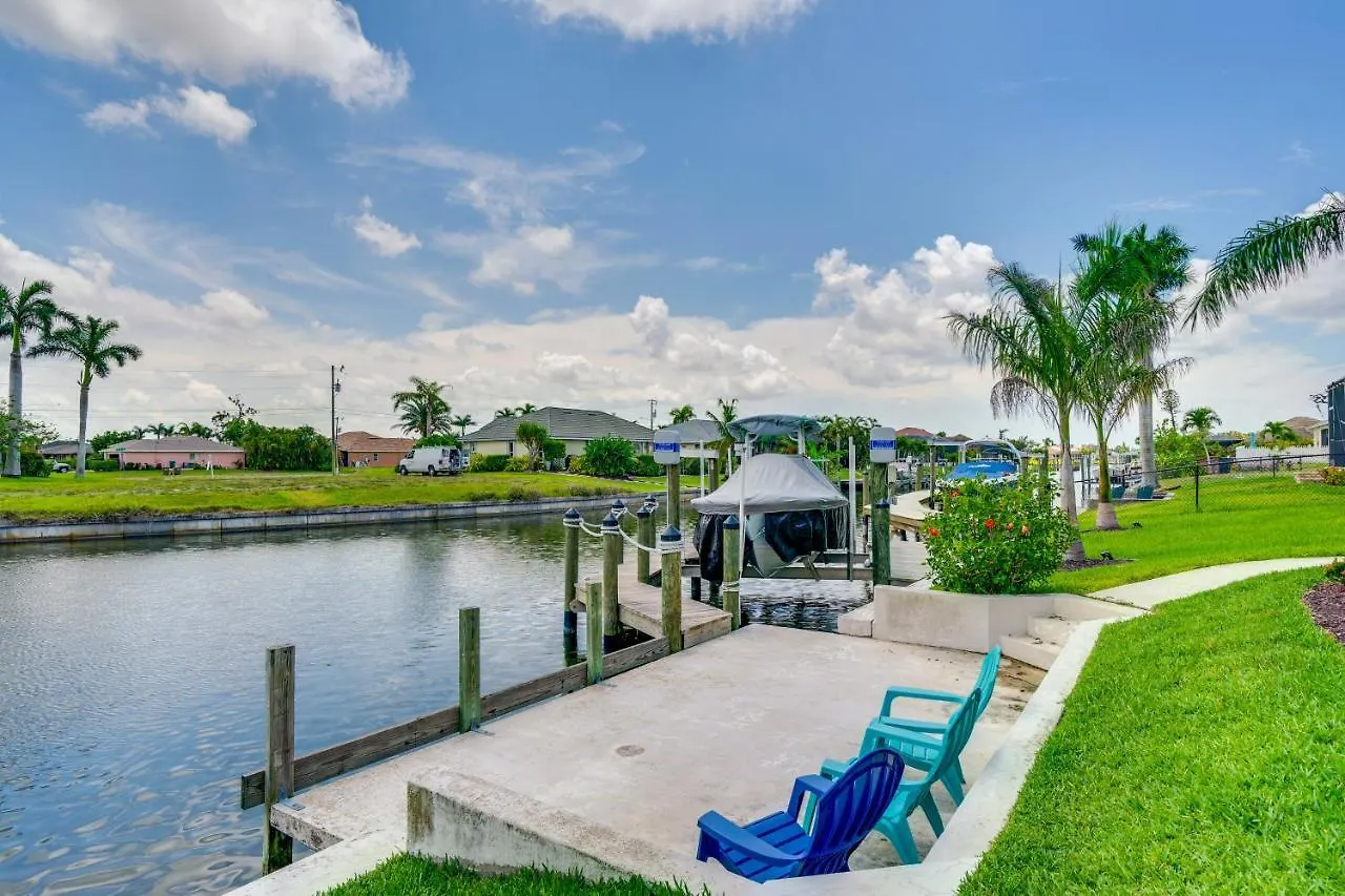 Holiday home Waterfront With Screened-in Private Pool! *
