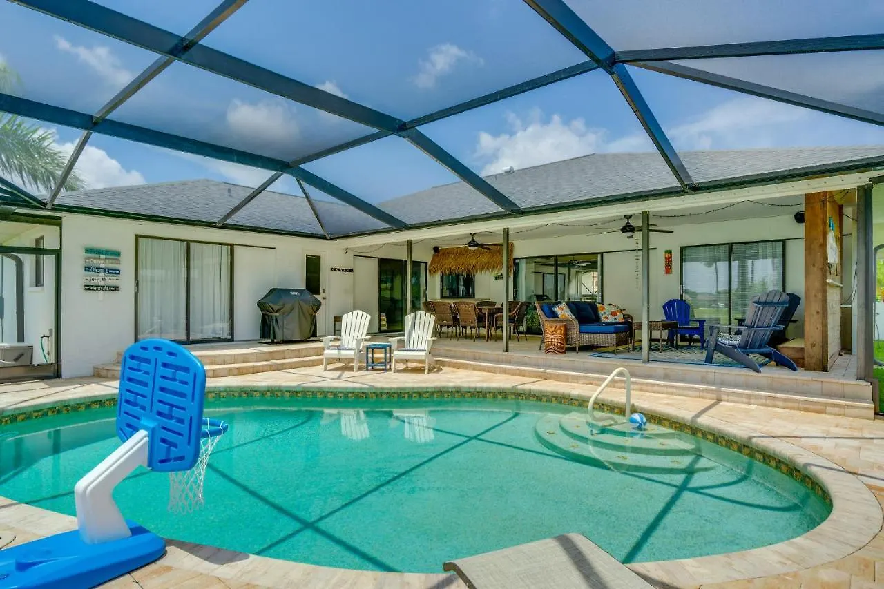 Waterfront With Screened-in Private Pool! Holiday home