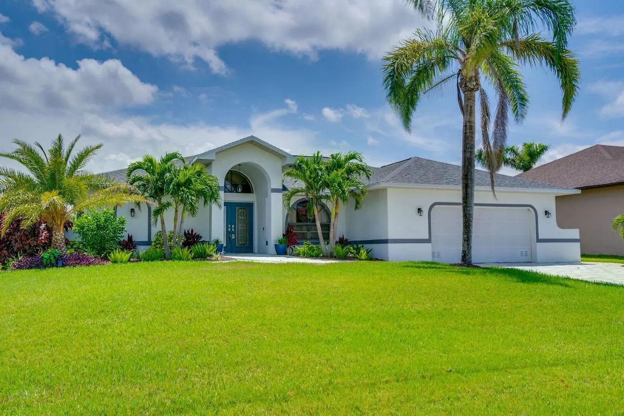 Holiday home Waterfront With Screened-in Private Pool! Cape Coral