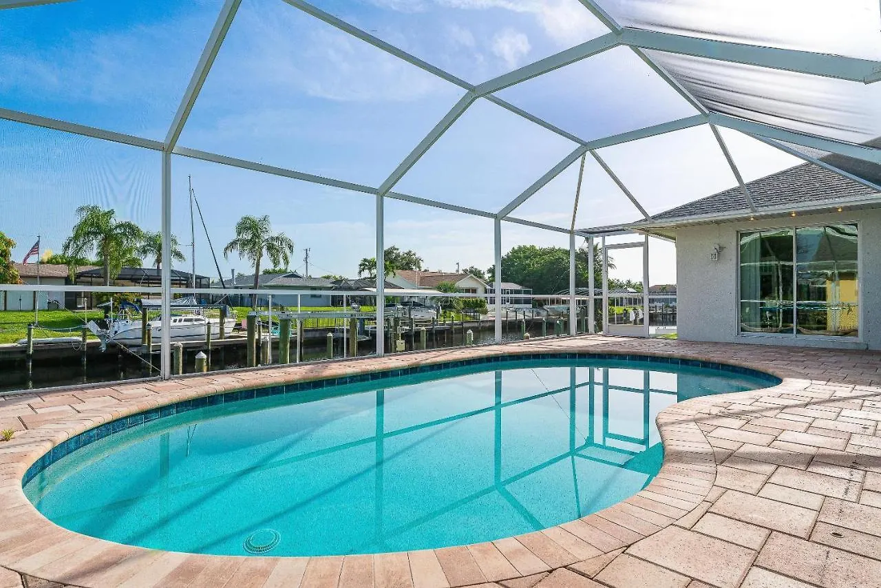 Gulf Access, Pool, Ping Pong & Pool Table, Boat Dock, Sleeps 8-cape Coral Seashells Holiday home Cape Coral