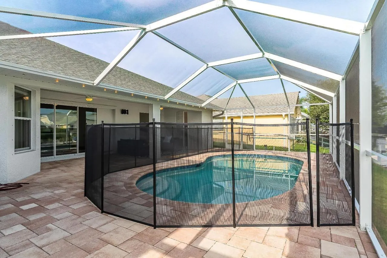 Holiday home Gulf Access, Pool, Ping Pong & Pool Table, Boat Dock, Sleeps 8-cape Coral Seashells *