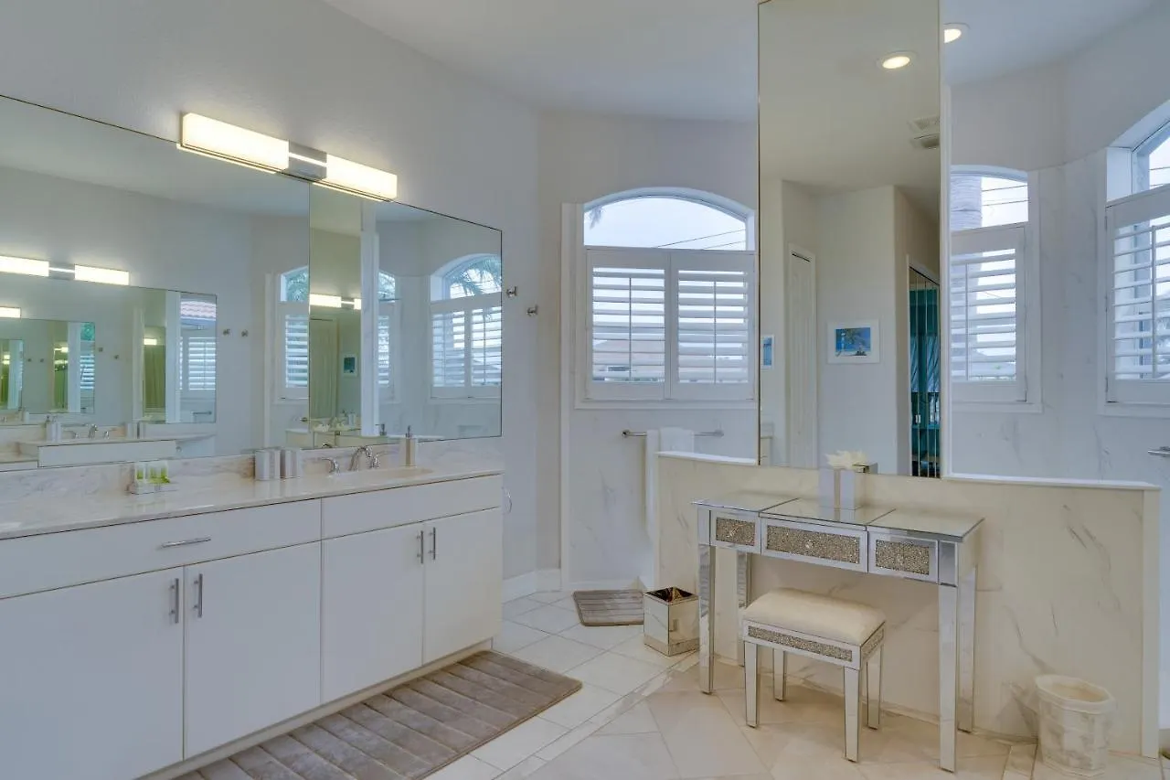 Canal-view Oasis With Grill In Cape Coral!