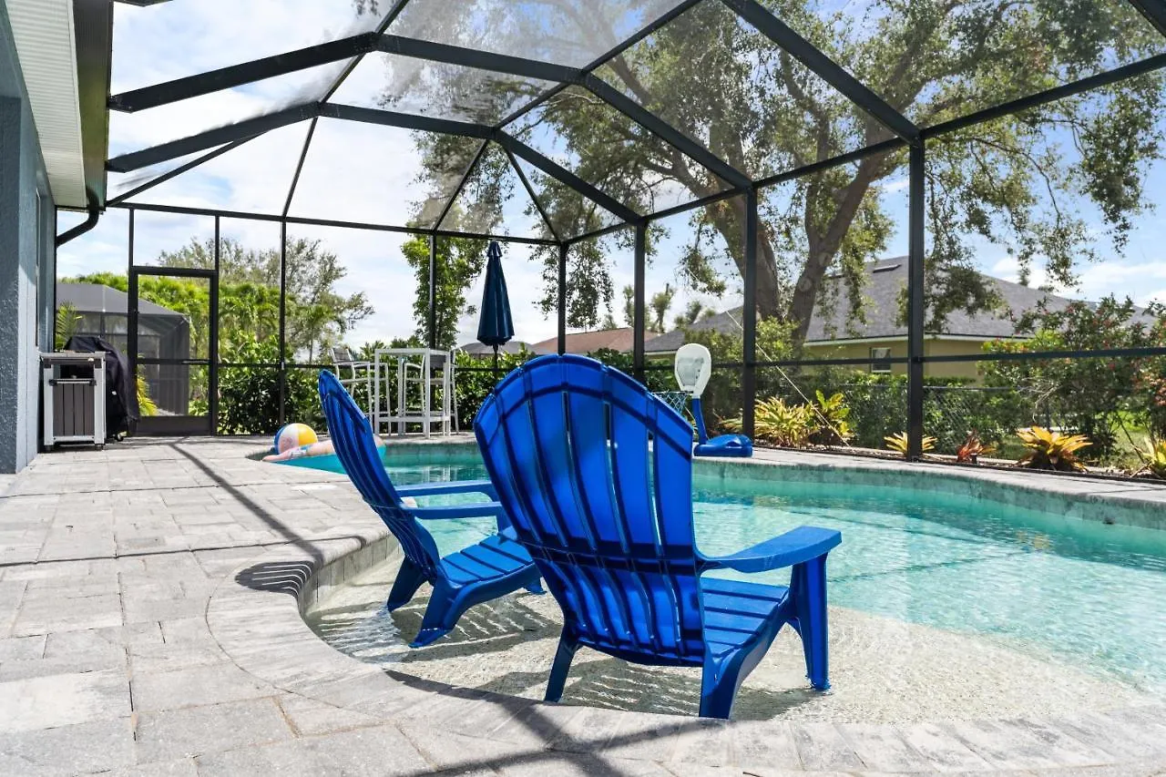 Beautiful Oasis! King Bed, Bbq, Heated Pool, Pvt Yard & Much More! Villa Cape Coral
