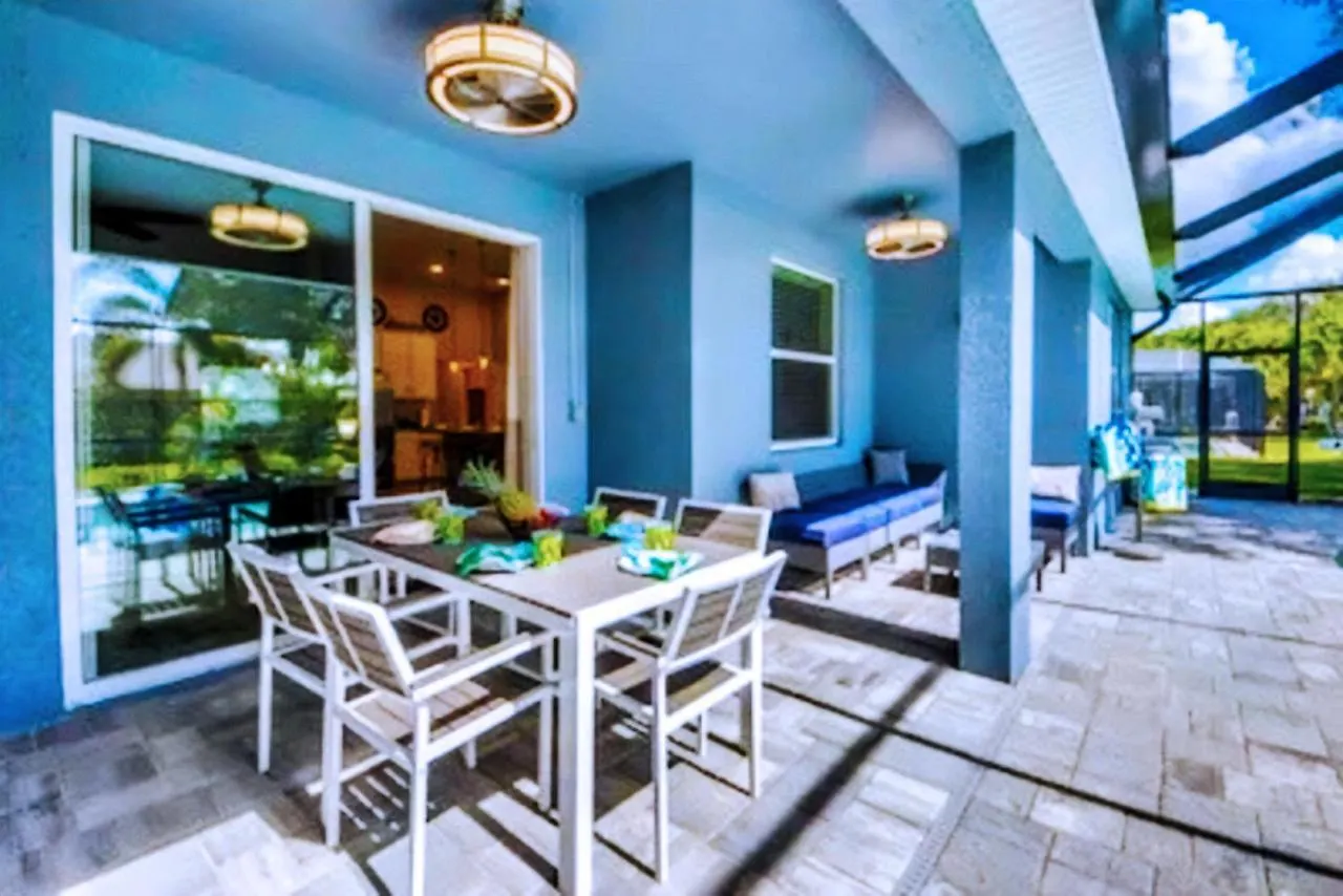 Villa Beautiful Oasis! King Bed, Bbq, Heated Pool, Pvt Yard & Much More! Cape Coral