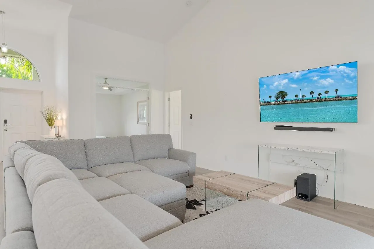 Gulf Access, Pool, Ping Pong & Pool Table, Boat Dock, Sleeps 8-cape Coral Seashells