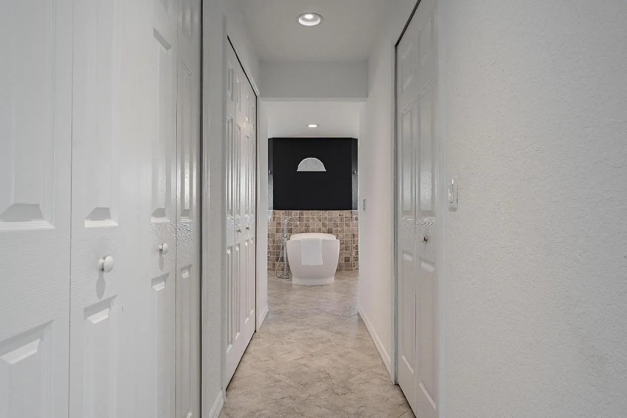 Gulf Access, Pool, Ping Pong & Pool Table, Boat Dock, Sleeps 8-cape Coral Seashells Cape Coral