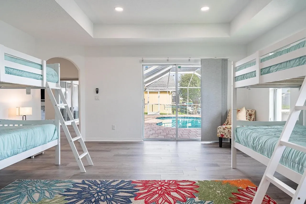 Gulf Access, Pool, Ping Pong & Pool Table, Boat Dock, Sleeps 8-cape Coral Seashells Holiday home Cape Coral