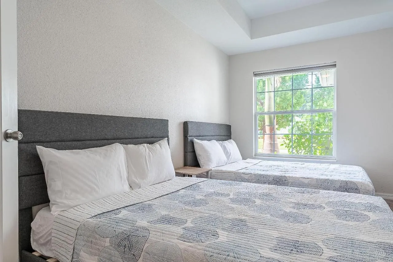 Gulf Access, Pool, Ping Pong & Pool Table, Boat Dock, Sleeps 8-cape Coral Seashells