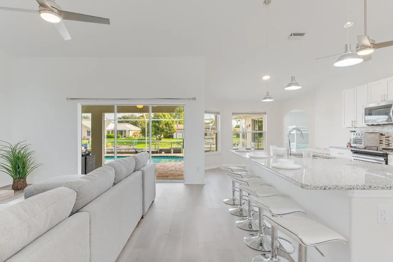 Gulf Access, Pool, Ping Pong & Pool Table, Boat Dock, Sleeps 8-cape Coral Seashells Holiday home