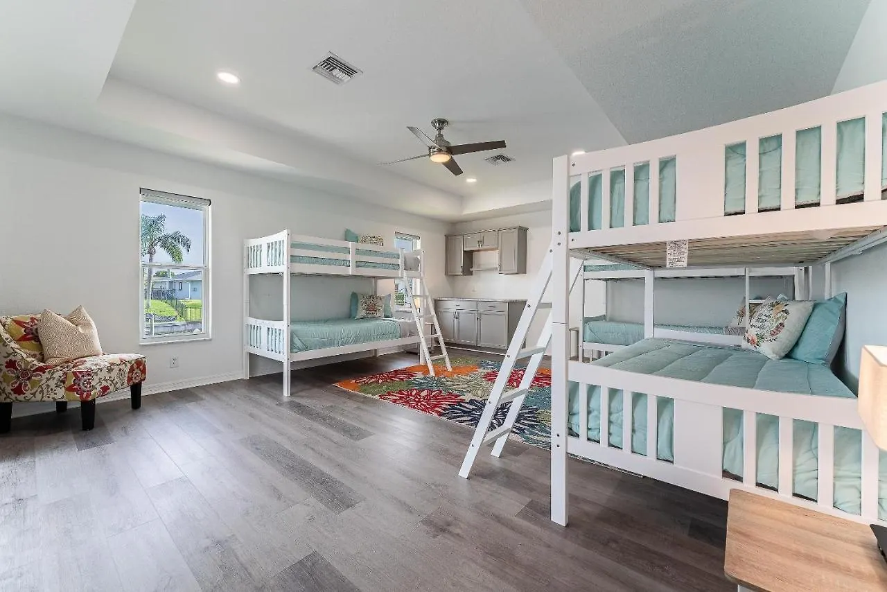Gulf Access, Pool, Ping Pong & Pool Table, Boat Dock, Sleeps 8-cape Coral Seashells *