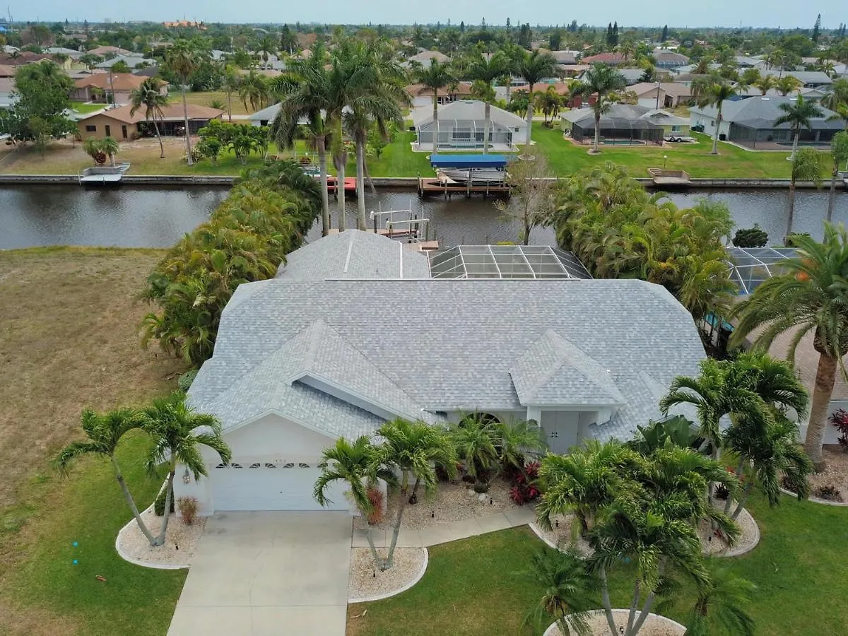 Waterfront With Gulf Access! Holiday home