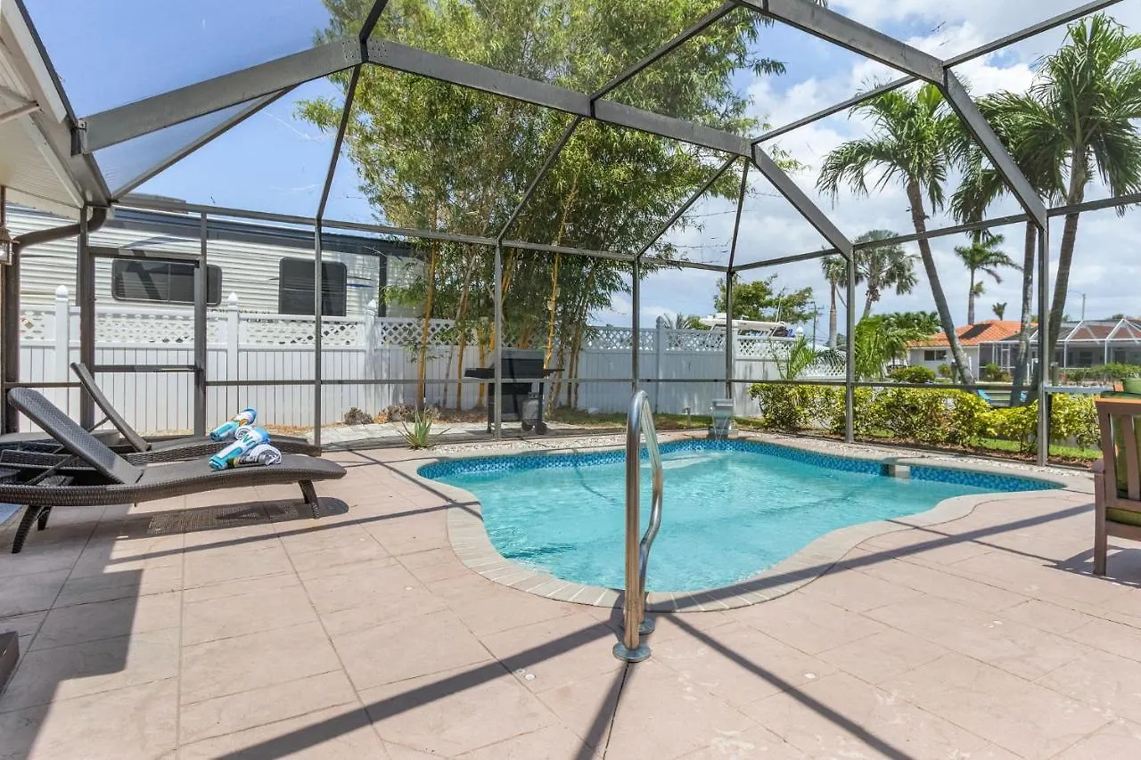 Gulf Access, Heated Pool, Bicycles, Sleeps 8 - Jewel Box - Roelens Vacations Cape Coral
