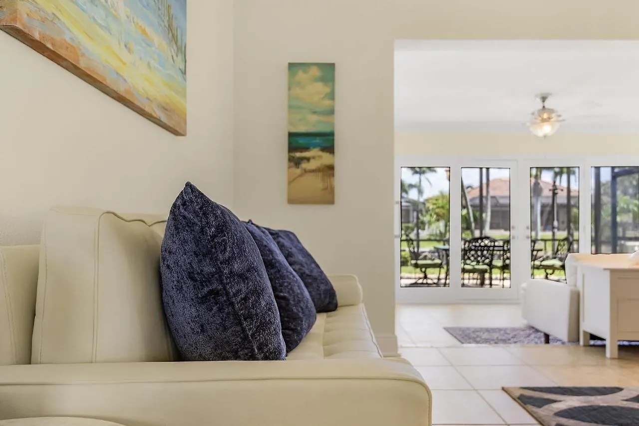 Gulf Access, Heated Pool, Bicycles, Sleeps 8 - Jewel Box - Roelens Vacations * Cape Coral