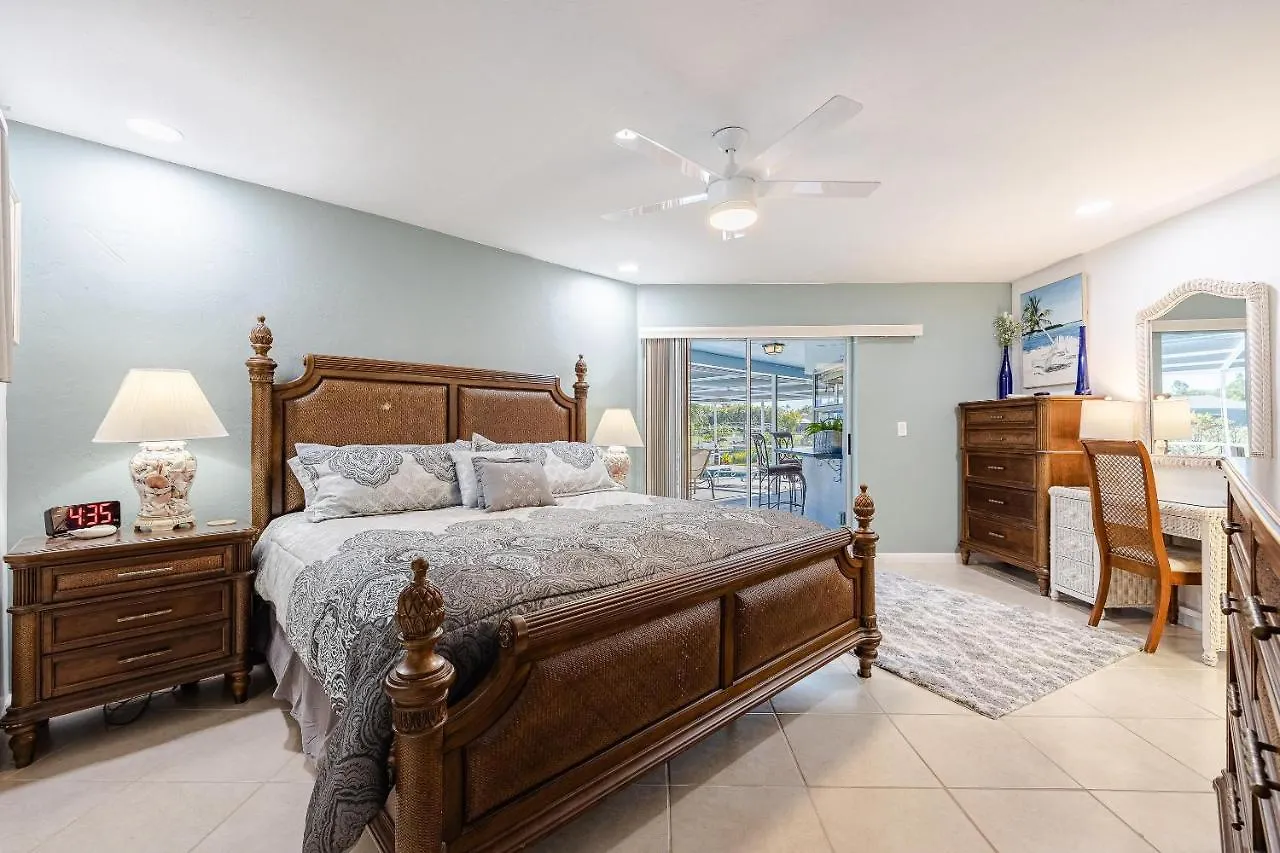 Heated Pool, Sleeps 6 - Paradise By The Pool - Roelens Vacations