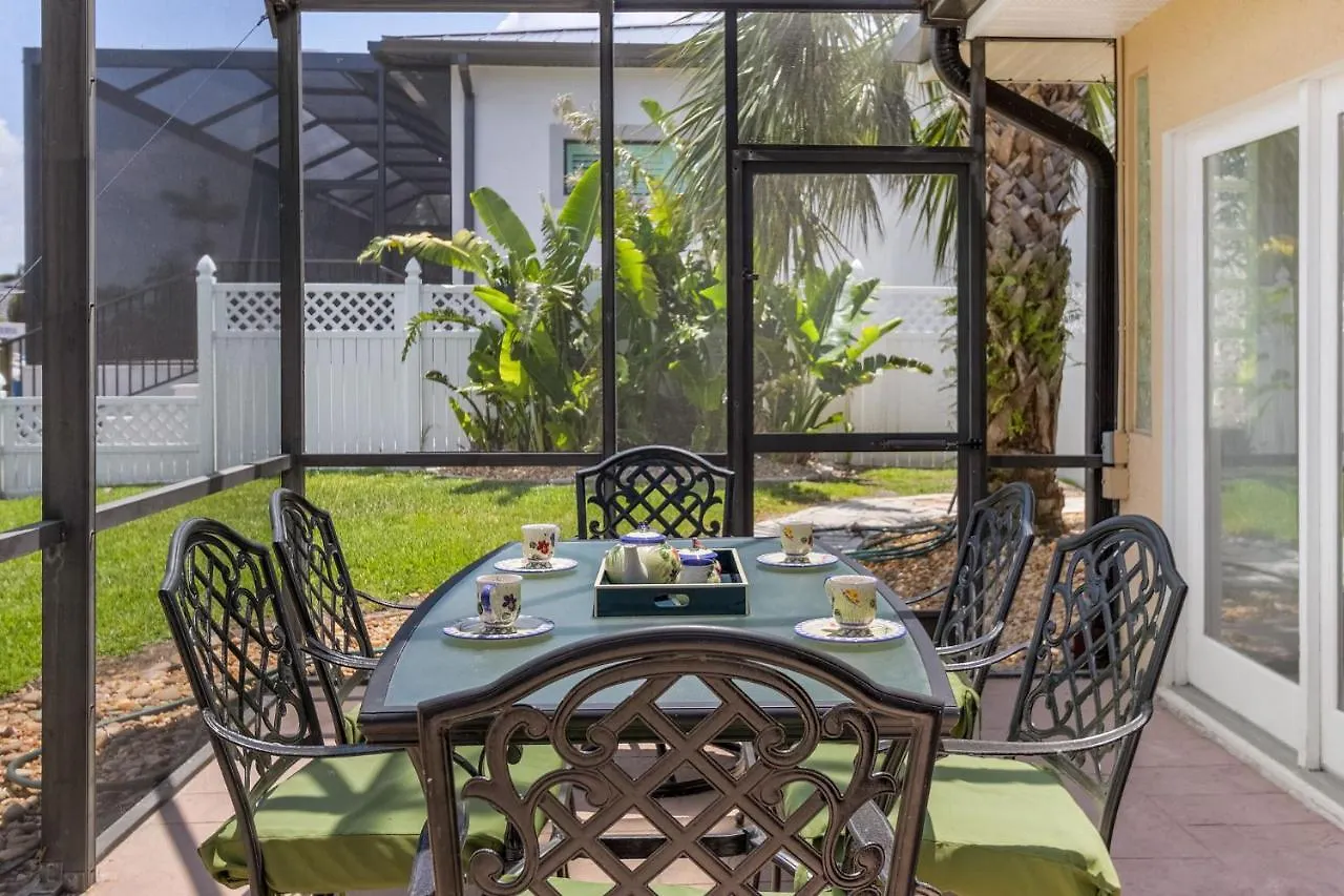 Gulf Access, Heated Pool, Bicycles, Sleeps 8 - Jewel Box - Roelens Vacations * Cape Coral