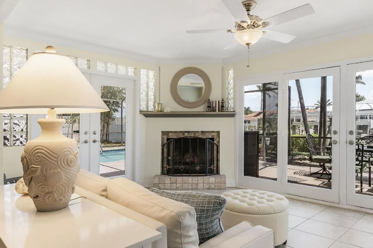 Gulf Access, Heated Pool, Bicycles, Sleeps 8 - Jewel Box - Roelens Vacations Cape Coral