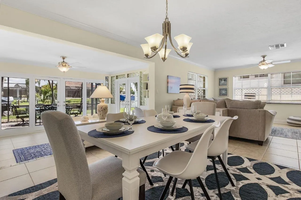 Gulf Access, Heated Pool, Bicycles, Sleeps 8 - Jewel Box - Roelens Vacations * Cape Coral