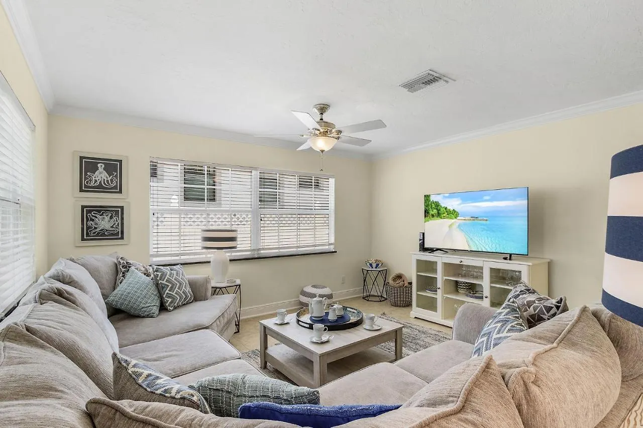 Holiday home Gulf Access, Heated Pool, Bicycles, Sleeps 8 - Jewel Box - Roelens Vacations Cape Coral