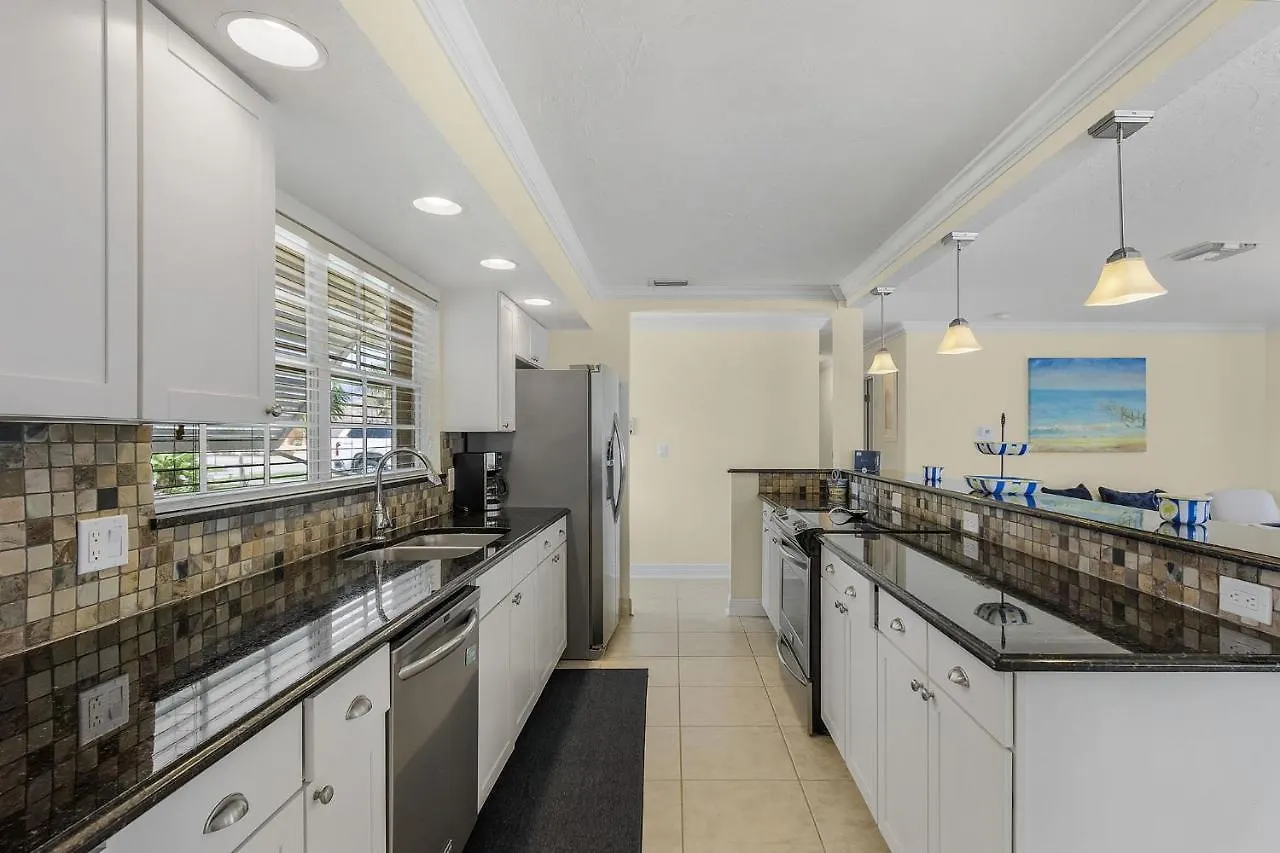 Gulf Access, Heated Pool, Bicycles, Sleeps 8 - Jewel Box - Roelens Vacations Holiday home Cape Coral