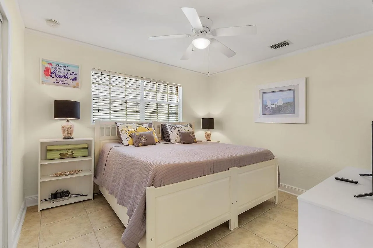 Holiday home Gulf Access, Heated Pool, Bicycles, Sleeps 8 - Jewel Box - Roelens Vacations Cape Coral
