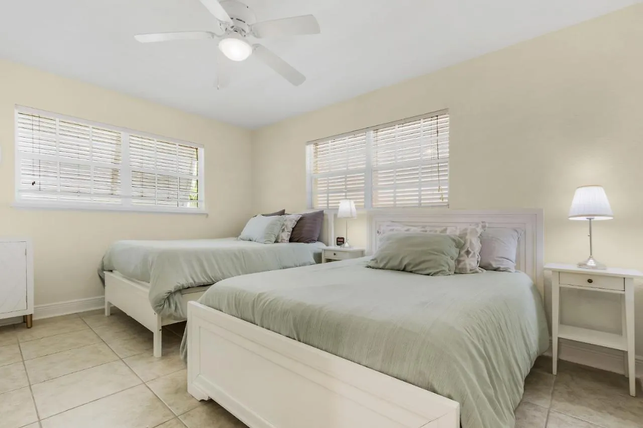 Gulf Access, Heated Pool, Bicycles, Sleeps 8 - Jewel Box - Roelens Vacations Holiday home Cape Coral