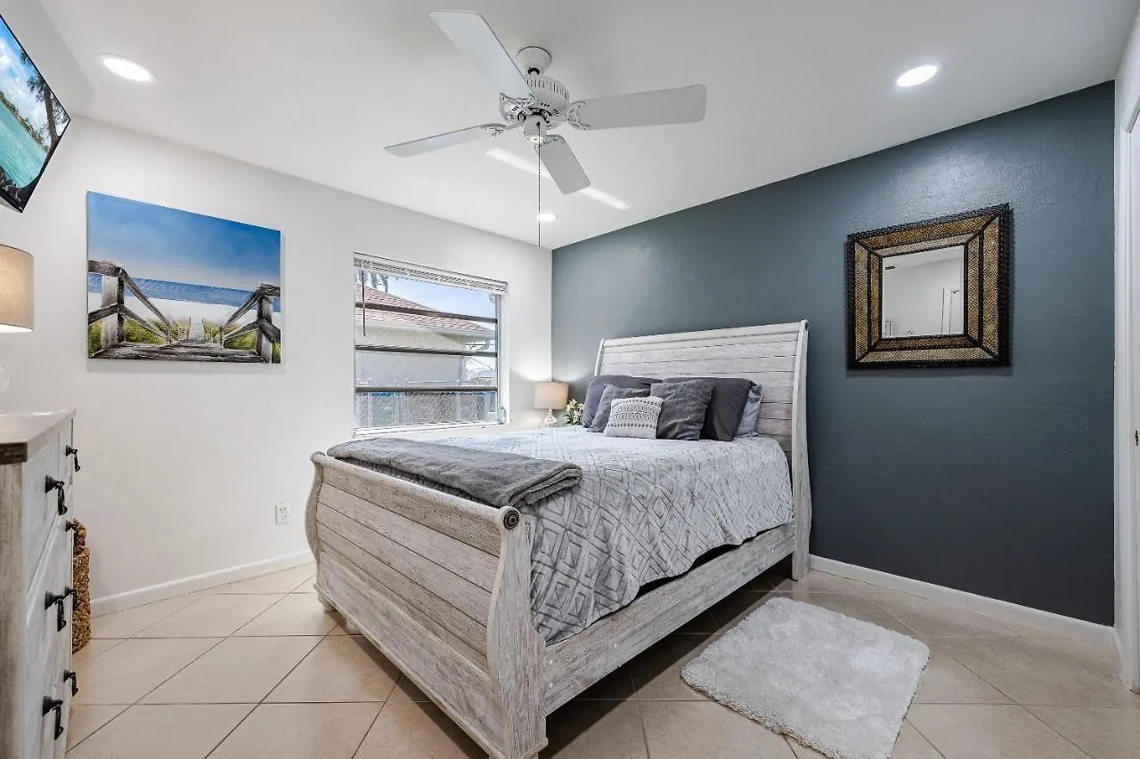 Heated Pool, Sleeps 6 - Paradise By The Pool - Roelens Vacations *