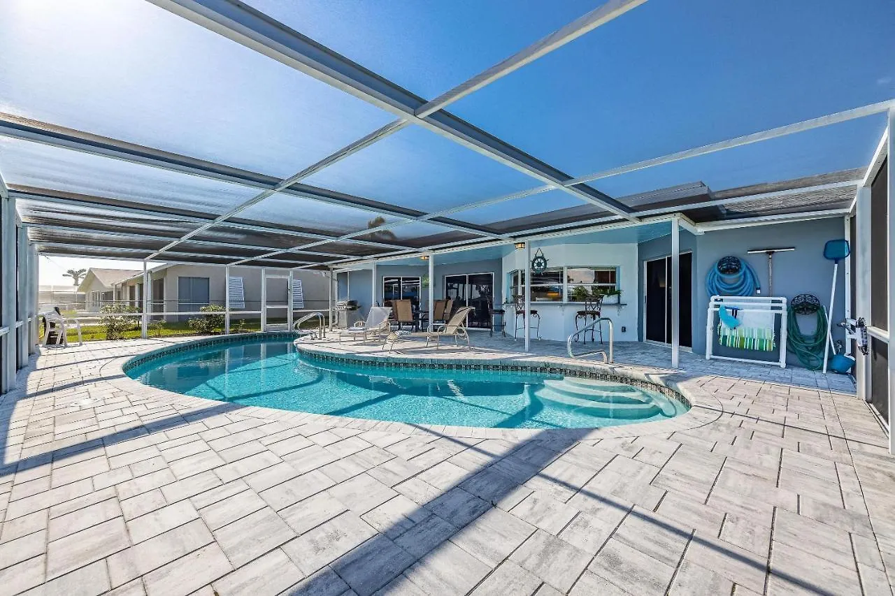 Holiday home Heated Pool, Sleeps 6 - Paradise By The Pool - Roelens Vacations Cape Coral