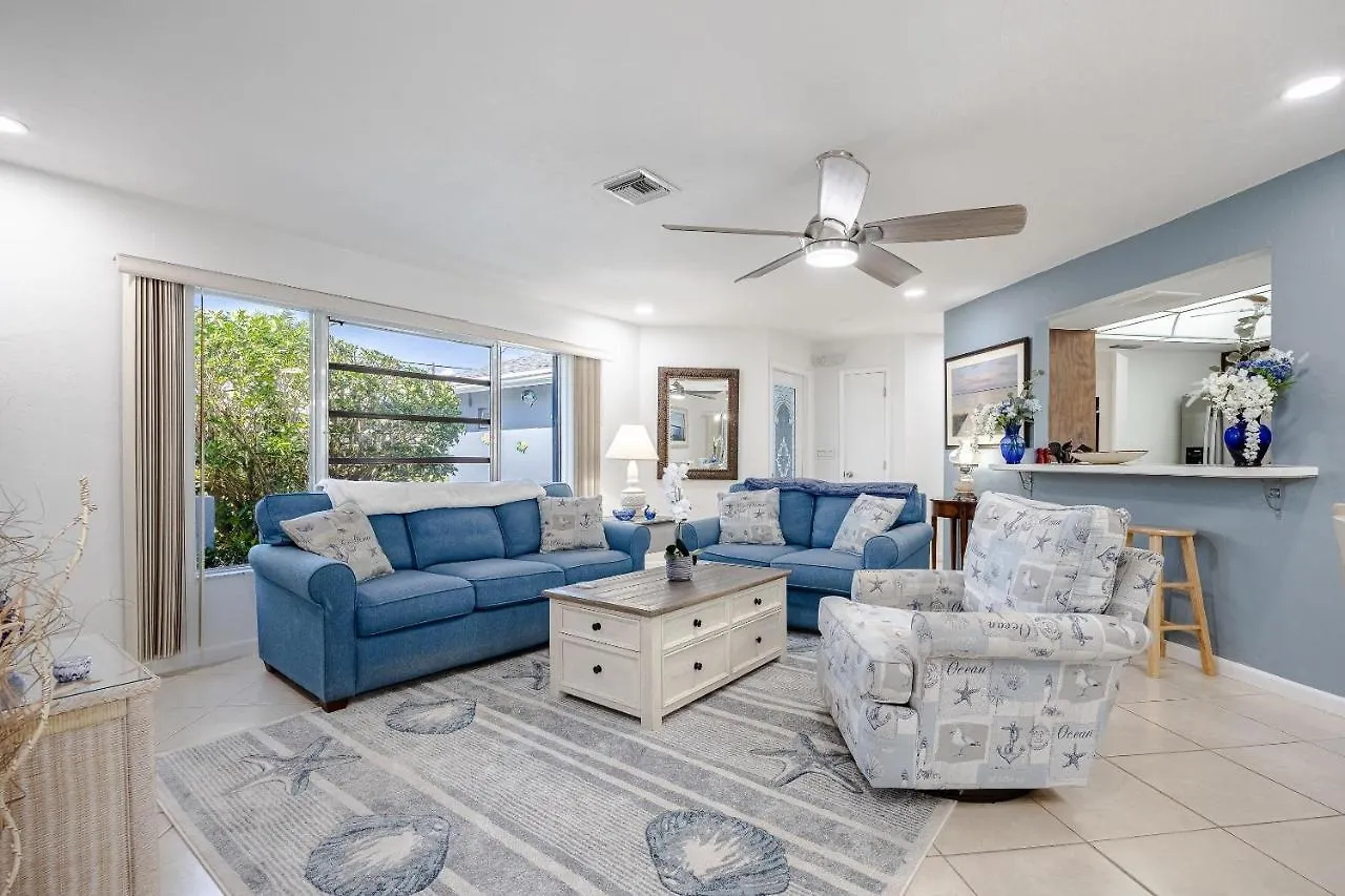 Heated Pool, Sleeps 6 - Paradise By The Pool - Roelens Vacations Holiday home