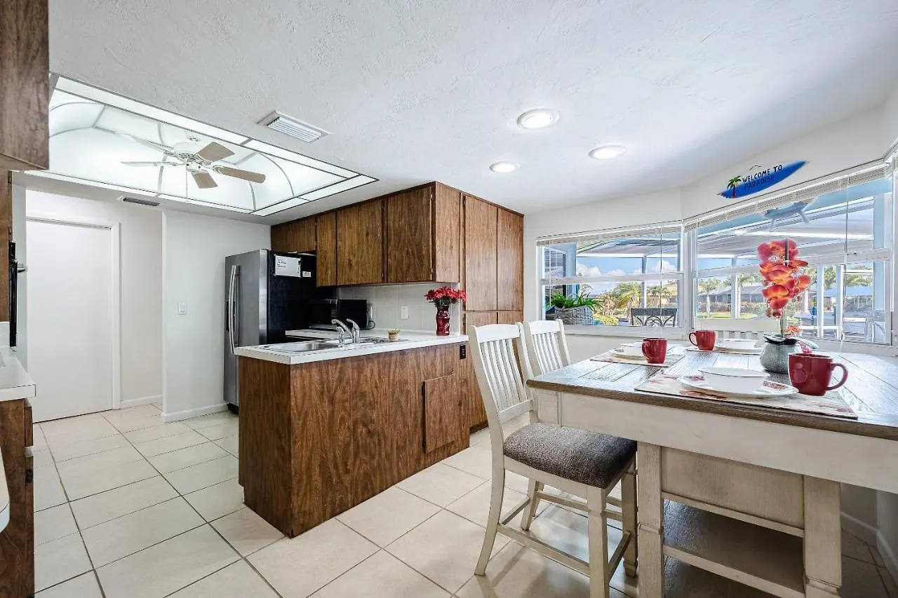 Heated Pool, Sleeps 6 - Paradise By The Pool - Roelens Vacations Holiday home