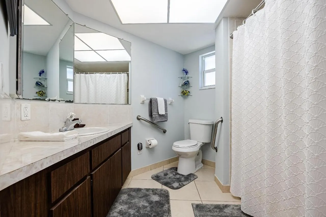 Heated Pool, Sleeps 6 - Paradise By The Pool - Roelens Vacations *