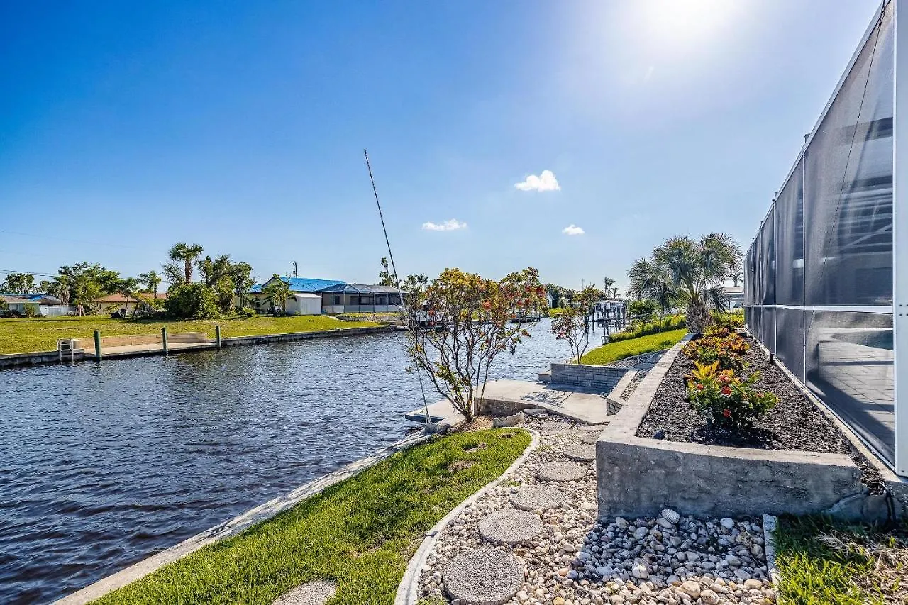 Heated Pool, Sleeps 6 - Paradise By The Pool - Roelens Vacations * Cape Coral